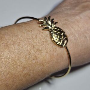**Last Chance!! Final Sale** Gold Tone Pineapple Bangle Bracelet 8.25"